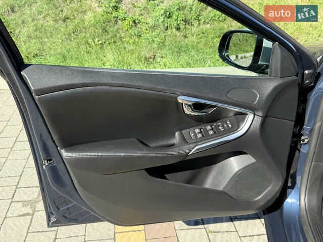 Синий Вольво В40, объемом двигателя 1.6 л и пробегом 223 тыс. км за 11400 $, фото 57 на Automoto.ua