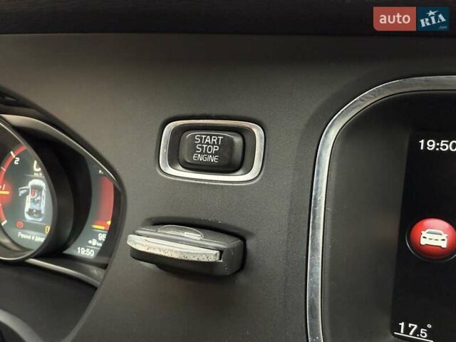 Синій Вольво V40, об'ємом двигуна 1.6 л та пробігом 220 тис. км за 10750 $, фото 53 на Automoto.ua