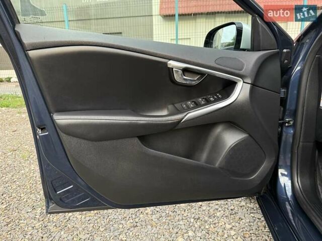 Синій Вольво V40, об'ємом двигуна 1.6 л та пробігом 220 тис. км за 10750 $, фото 39 на Automoto.ua