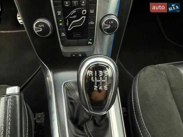 Синій Вольво V40, об'ємом двигуна 1.6 л та пробігом 220 тис. км за 10750 $, фото 59 на Automoto.ua