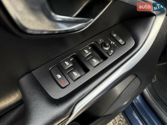 Синій Вольво V40, об'ємом двигуна 1.6 л та пробігом 220 тис. км за 10750 $, фото 57 на Automoto.ua