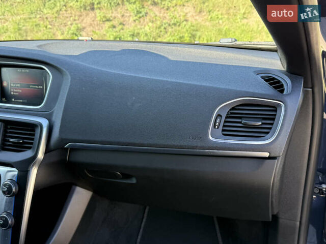 Синий Вольво В40, объемом двигателя 1.6 л и пробегом 223 тыс. км за 11400 $, фото 44 на Automoto.ua