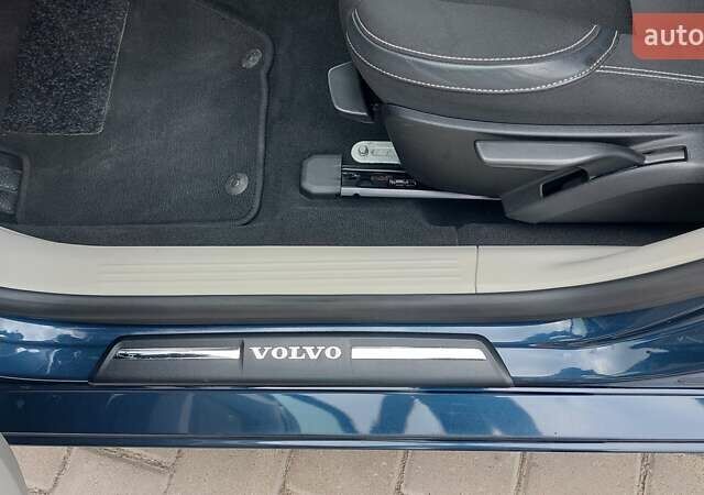 Синій Вольво V40, об'ємом двигуна 2 л та пробігом 232 тис. км за 11250 $, фото 28 на Automoto.ua