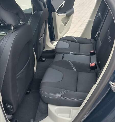Синій Вольво V40, об'ємом двигуна 2 л та пробігом 232 тис. км за 11250 $, фото 34 на Automoto.ua