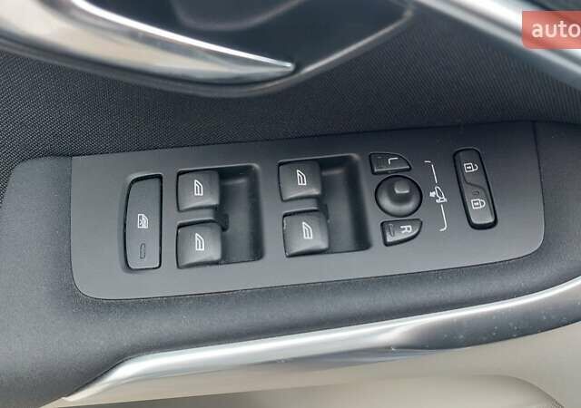Синій Вольво V40, об'ємом двигуна 2 л та пробігом 232 тис. км за 11250 $, фото 26 на Automoto.ua