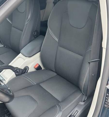 Синій Вольво V40, об'ємом двигуна 2 л та пробігом 232 тис. км за 11250 $, фото 27 на Automoto.ua