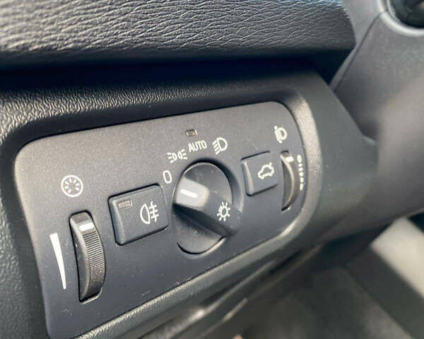 Синій Вольво V40, об'ємом двигуна 1.56 л та пробігом 209 тис. км за 11500 $, фото 23 на Automoto.ua