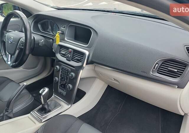 Синій Вольво V40, об'ємом двигуна 2 л та пробігом 232 тис. км за 11250 $, фото 29 на Automoto.ua