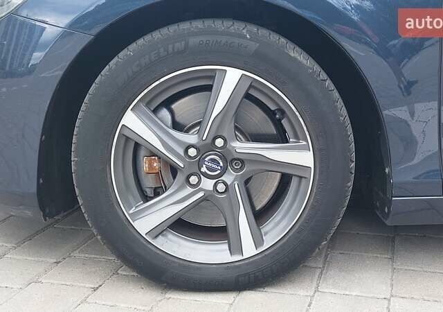 Синій Вольво V40, об'ємом двигуна 2 л та пробігом 232 тис. км за 11250 $, фото 15 на Automoto.ua