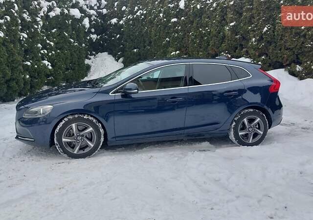 Синій Вольво V40, об'ємом двигуна 1.97 л та пробігом 320 тис. км за 11350 $, фото 2 на Automoto.ua