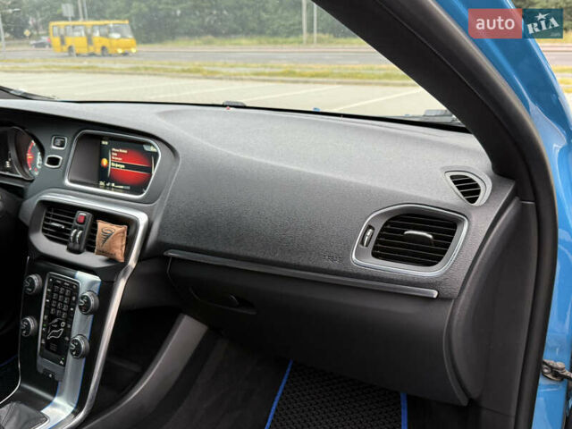 Синий Вольво В40, объемом двигателя 1.98 л и пробегом 259 тыс. км за 9990 $, фото 44 на Automoto.ua