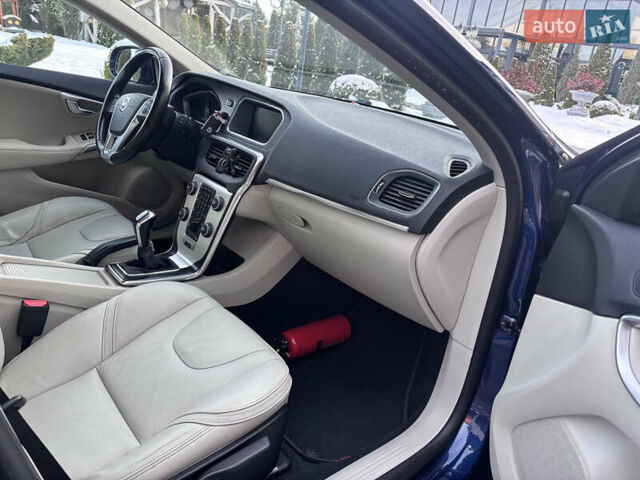 Синій Вольво V40, об'ємом двигуна 1.6 л та пробігом 196 тис. км за 11700 $, фото 124 на Automoto.ua