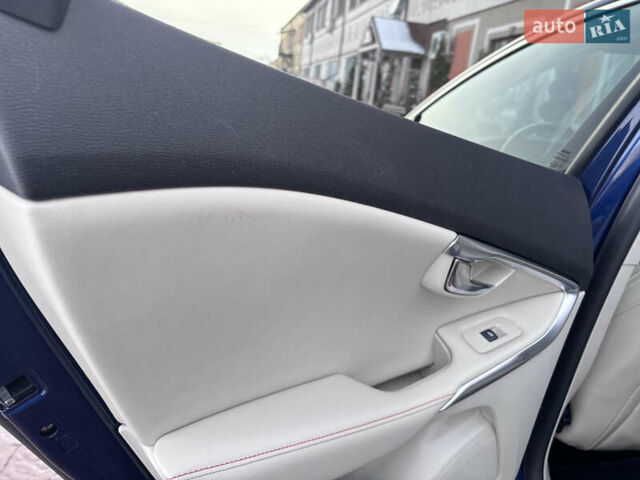 Синій Вольво V40, об'ємом двигуна 1.6 л та пробігом 196 тис. км за 11700 $, фото 109 на Automoto.ua