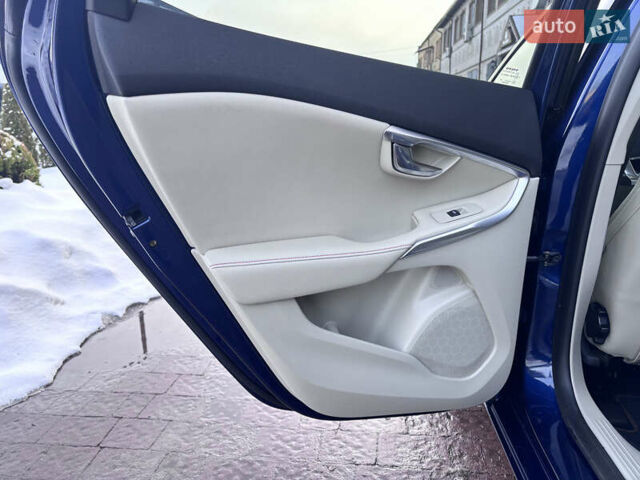 Синій Вольво V40, об'ємом двигуна 1.6 л та пробігом 196 тис. км за 11700 $, фото 107 на Automoto.ua
