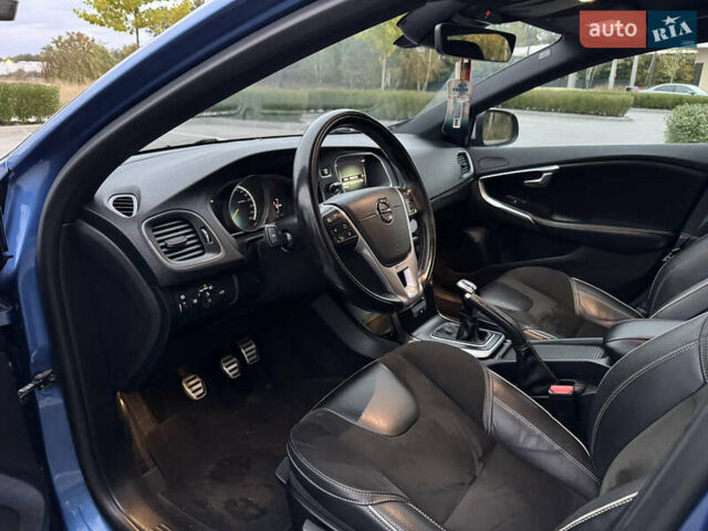 Синий Вольво В40, объемом двигателя 1.97 л и пробегом 194 тыс. км за 13799 $, фото 35 на Automoto.ua