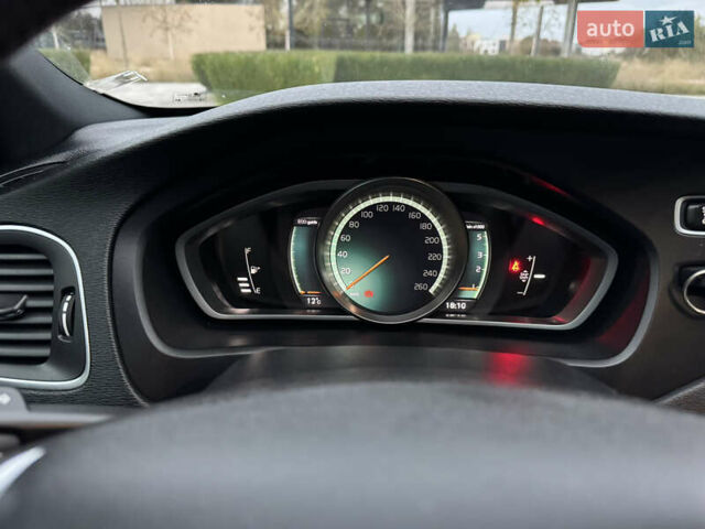 Синий Вольво В40, объемом двигателя 1.97 л и пробегом 194 тыс. км за 13799 $, фото 39 на Automoto.ua