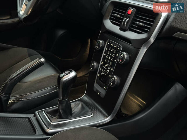 Синий Вольво В40, объемом двигателя 1.97 л и пробегом 194 тыс. км за 13799 $, фото 49 на Automoto.ua