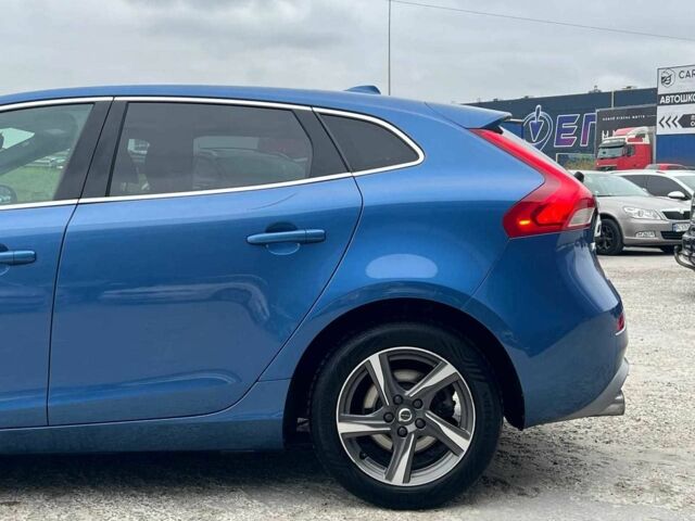 Синій Вольво V40, об'ємом двигуна 2 л та пробігом 283 тис. км за 8500 $, фото 4 на Automoto.ua