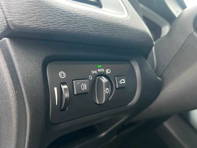 Синій Вольво V40, об'ємом двигуна 2 л та пробігом 283 тис. км за 8500 $, фото 19 на Automoto.ua