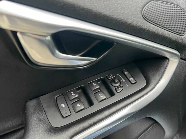 Синій Вольво V40, об'ємом двигуна 2 л та пробігом 283 тис. км за 8500 $, фото 15 на Automoto.ua