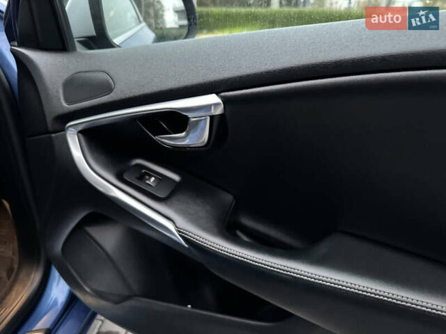 Синий Вольво В40, объемом двигателя 1.97 л и пробегом 194 тыс. км за 13799 $, фото 45 на Automoto.ua