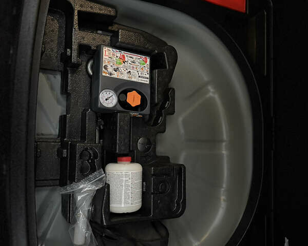 Синий Вольво В40, объемом двигателя 1.97 л и пробегом 194 тыс. км за 13799 $, фото 31 на Automoto.ua