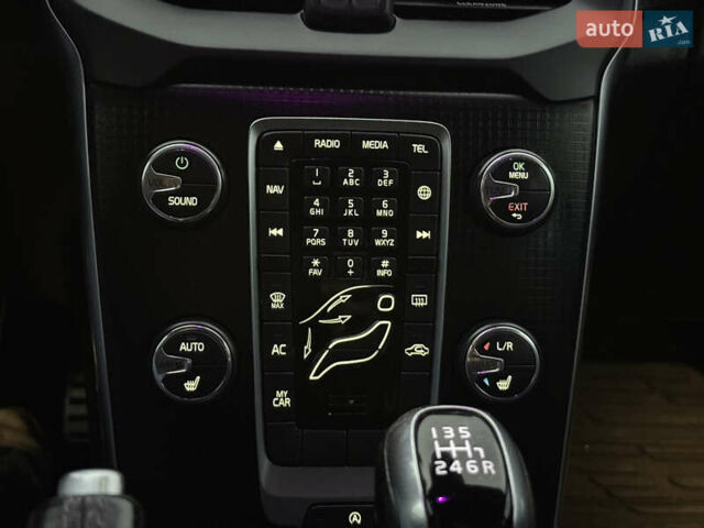 Синий Вольво В40, объемом двигателя 1.97 л и пробегом 194 тыс. км за 13799 $, фото 79 на Automoto.ua