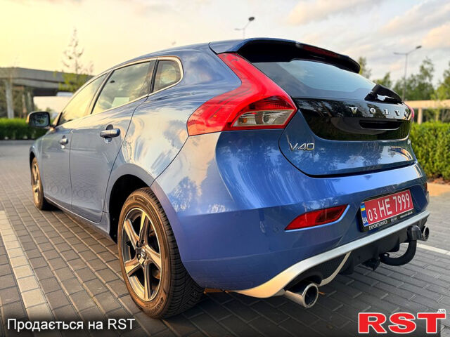 Синій Вольво V40, об'ємом двигуна 2 л та пробігом 191 тис. км за 13999 $, фото 2 на Automoto.ua