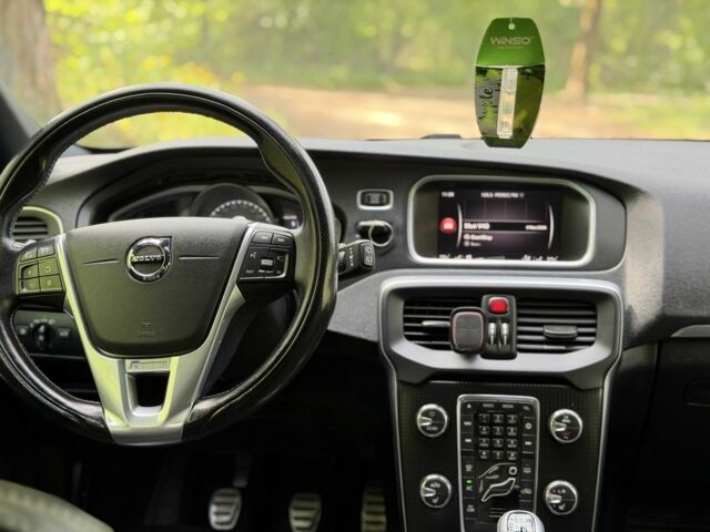 Синій Вольво V40, об'ємом двигуна 2 л та пробігом 198 тис. км за 12994 $, фото 5 на Automoto.ua