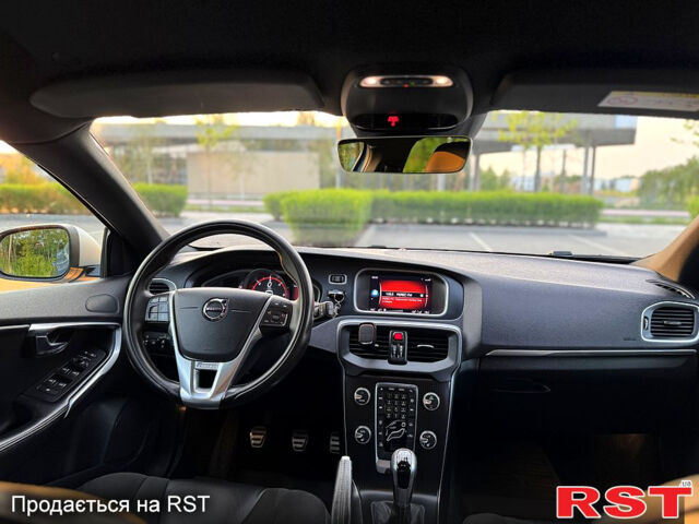 Синій Вольво V40, об'ємом двигуна 2 л та пробігом 191 тис. км за 13999 $, фото 11 на Automoto.ua