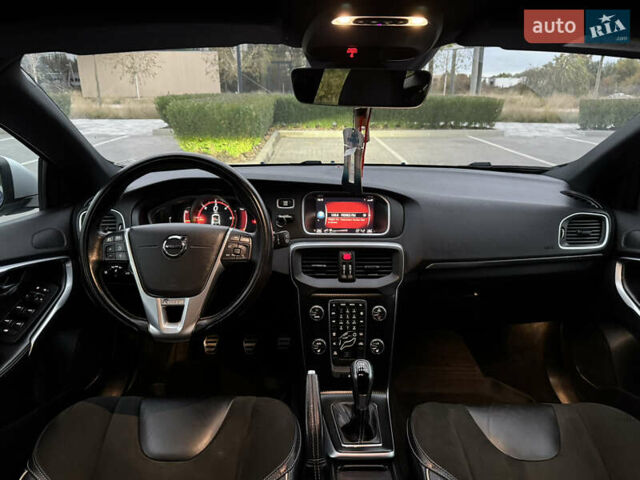 Синий Вольво В40, объемом двигателя 1.97 л и пробегом 194 тыс. км за 13799 $, фото 64 на Automoto.ua