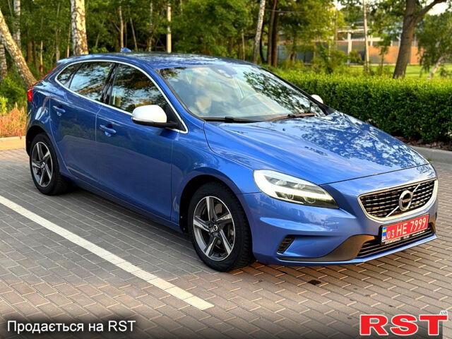 Синій Вольво V40, об'ємом двигуна 2 л та пробігом 191 тис. км за 13999 $, фото 1 на Automoto.ua