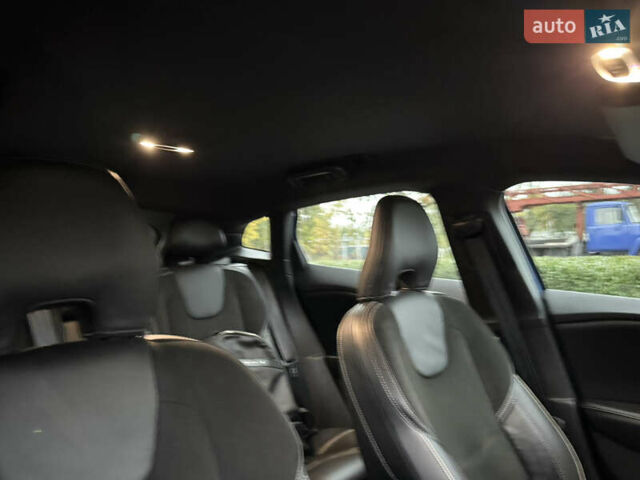 Синий Вольво В40, объемом двигателя 1.97 л и пробегом 194 тыс. км за 13799 $, фото 56 на Automoto.ua