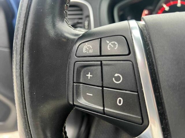 Синій Вольво V40, об'ємом двигуна 2 л та пробігом 283 тис. км за 8500 $, фото 23 на Automoto.ua