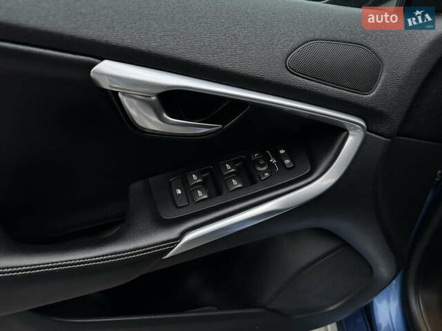 Синий Вольво В40, объемом двигателя 1.97 л и пробегом 194 тыс. км за 13799 $, фото 32 на Automoto.ua