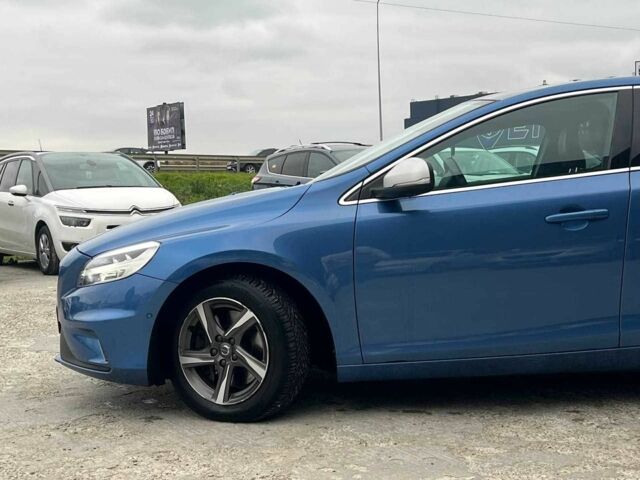 Синій Вольво V40, об'ємом двигуна 2 л та пробігом 283 тис. км за 8500 $, фото 2 на Automoto.ua