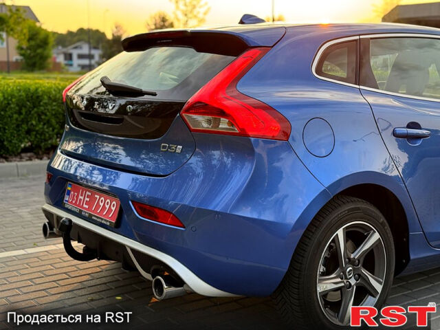 Синій Вольво V40, об'ємом двигуна 2 л та пробігом 191 тис. км за 13999 $, фото 4 на Automoto.ua