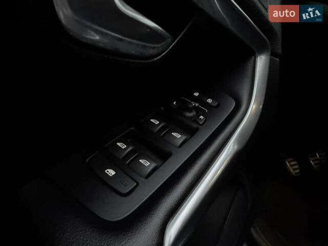 Синий Вольво В40, объемом двигателя 1.97 л и пробегом 194 тыс. км за 13799 $, фото 62 на Automoto.ua