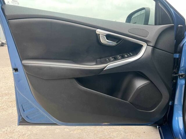 Синій Вольво V40, об'ємом двигуна 2 л та пробігом 283 тис. км за 8500 $, фото 14 на Automoto.ua