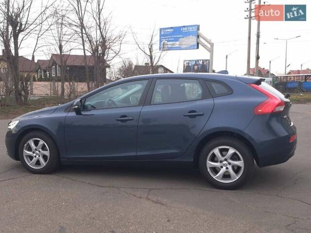 Синий Вольво В40, объемом двигателя 1.97 л и пробегом 229 тыс. км за 13500 $, фото 15 на Automoto.ua