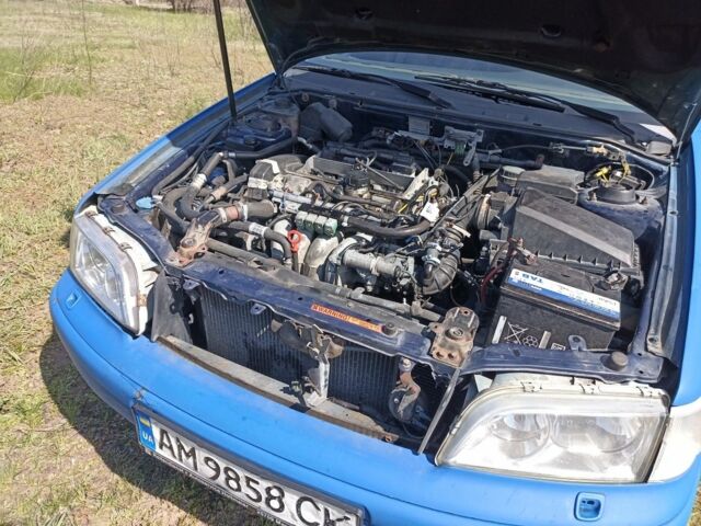 Синий Вольво В40, объемом двигателя 1.9 л и пробегом 303 тыс. км за 1900 $, фото 12 на Automoto.ua