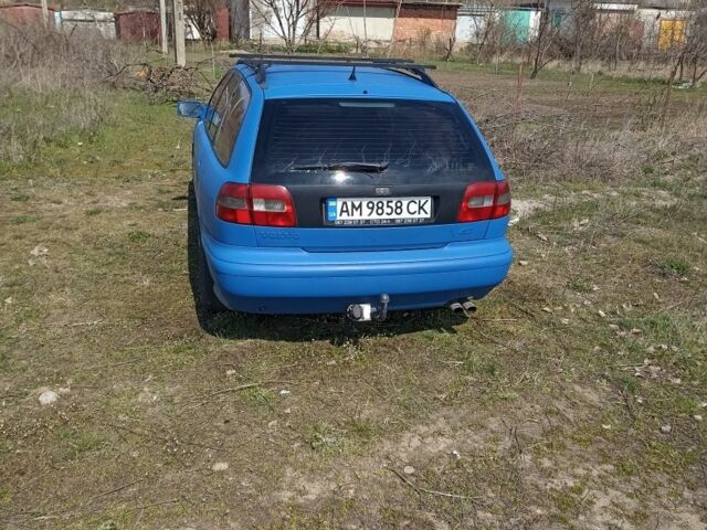 Синий Вольво В40, объемом двигателя 1.9 л и пробегом 303 тыс. км за 1900 $, фото 3 на Automoto.ua