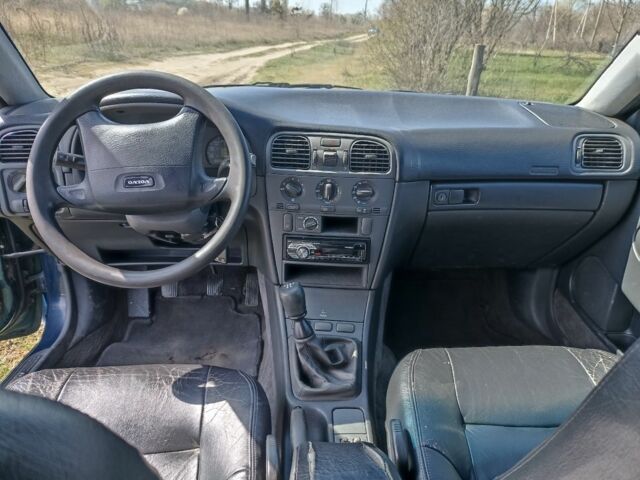 Синий Вольво В40, объемом двигателя 1.9 л и пробегом 303 тыс. км за 1900 $, фото 9 на Automoto.ua