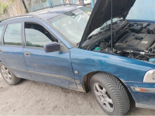 Синий Вольво В40, объемом двигателя 0 л и пробегом 280 тыс. км за 1200 $, фото 2 на Automoto.ua