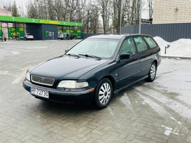 Синий Вольво В40, объемом двигателя 0 л и пробегом 380 тыс. км за 1799 $, фото 1 на Automoto.ua