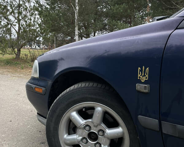 Синій Вольво V40, об'ємом двигуна 1.8 л та пробігом 247 тис. км за 3200 $, фото 4 на Automoto.ua