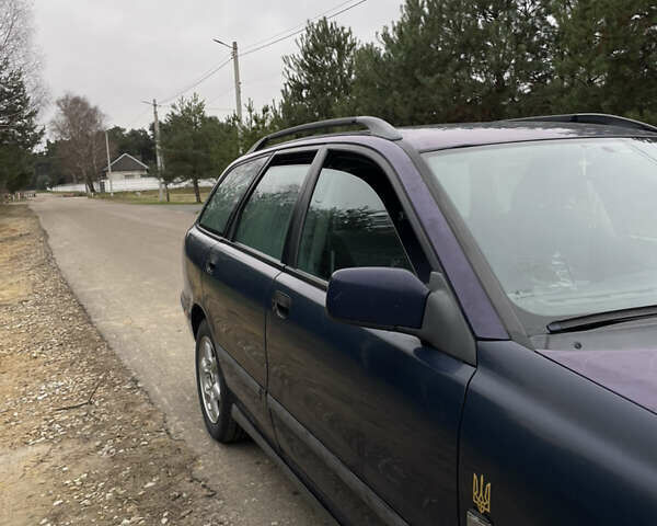 Синій Вольво V40, об'ємом двигуна 1.8 л та пробігом 247 тис. км за 3200 $, фото 1 на Automoto.ua