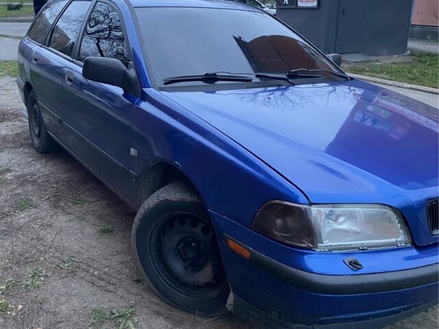 Синий Вольво В40, объемом двигателя 1.8 л и пробегом 348 тыс. км за 2899 $, фото 2 на Automoto.ua