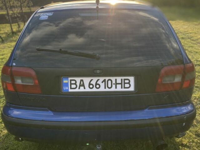 Синий Вольво В40, объемом двигателя 1.8 л и пробегом 350 тыс. км за 2799 $, фото 3 на Automoto.ua