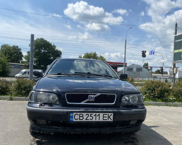 Синий Вольво В40, объемом двигателя 1.9 л и пробегом 412 тыс. км за 2600 $, фото 1 на Automoto.ua